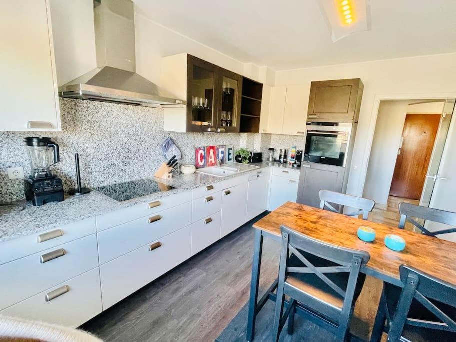 Big Penthouse 2 Bedrooms In Center With Parking And Largeterrace-41 Luxembourg Eksteriør bilde
