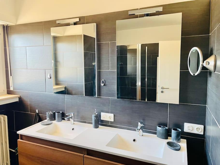 Big Penthouse 2 Bedrooms In Center With Parking And Largeterrace-41 Luxembourg Eksteriør bilde